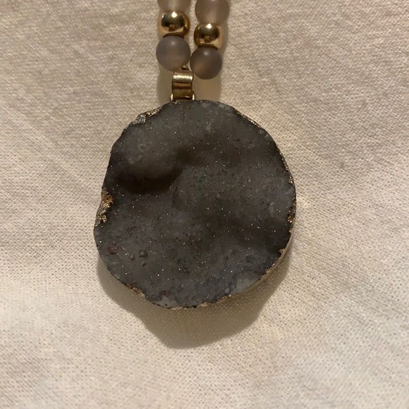 Stone necklace - Picture 2 of 3